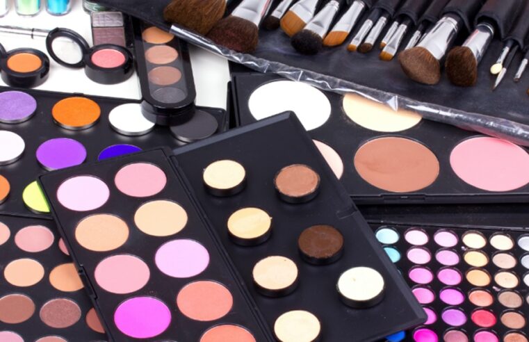 How to Keep Your Theatrical Makeup Kits Spotless