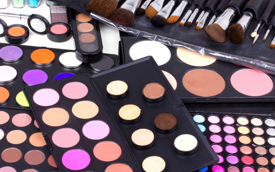 How to Keep Your Theatrical Makeup Kits Spotless